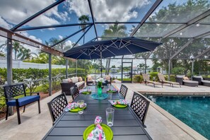 Outdoor dining - Cape Coral waterfront home!  Huge heated saltwater pool, BBQ, and fire pit! (Cape Coral)