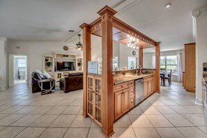 Interior - Cape Coral - Villa del Sol - Huge pool! Office! Shuffleboard! (Cape Coral)