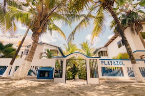 Fachada de la propiedad