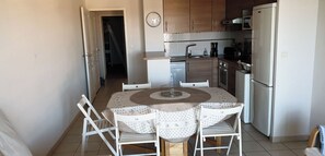 Dining - Comfortable apartment with panoramic view of Collioure bay (Collioure)
