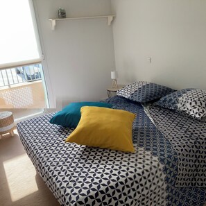 2 bedrooms, iron/ironing board, bed sheets