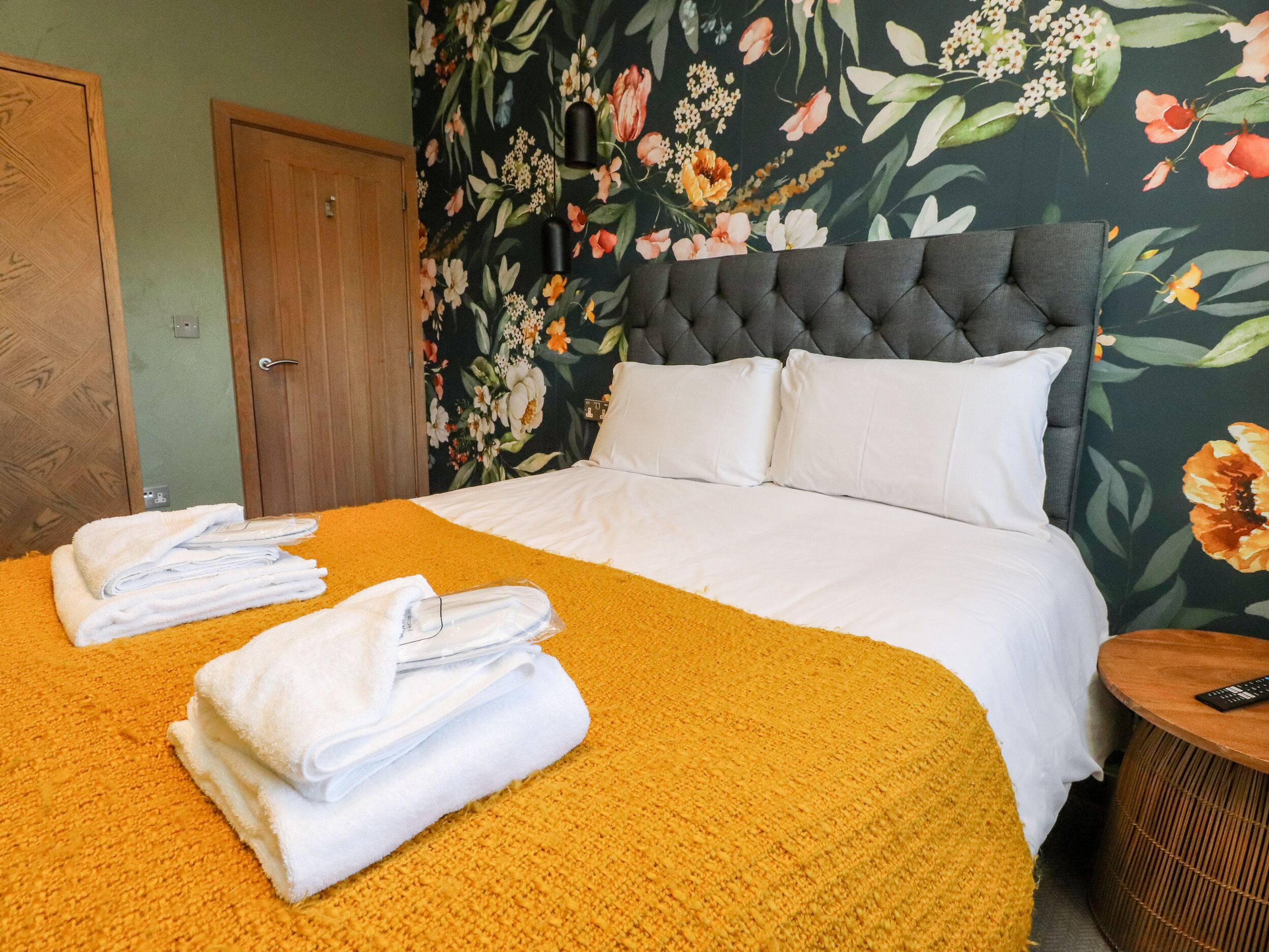 3 dormitorios, decoración individual, mobiliario individual