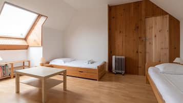 4 habitaciones, tabla de planchar con plancha, wifi y ropa de cama