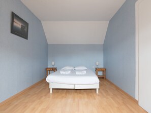 4 chambres, fer et planche à repasser, Wi-Fi, draps fournis