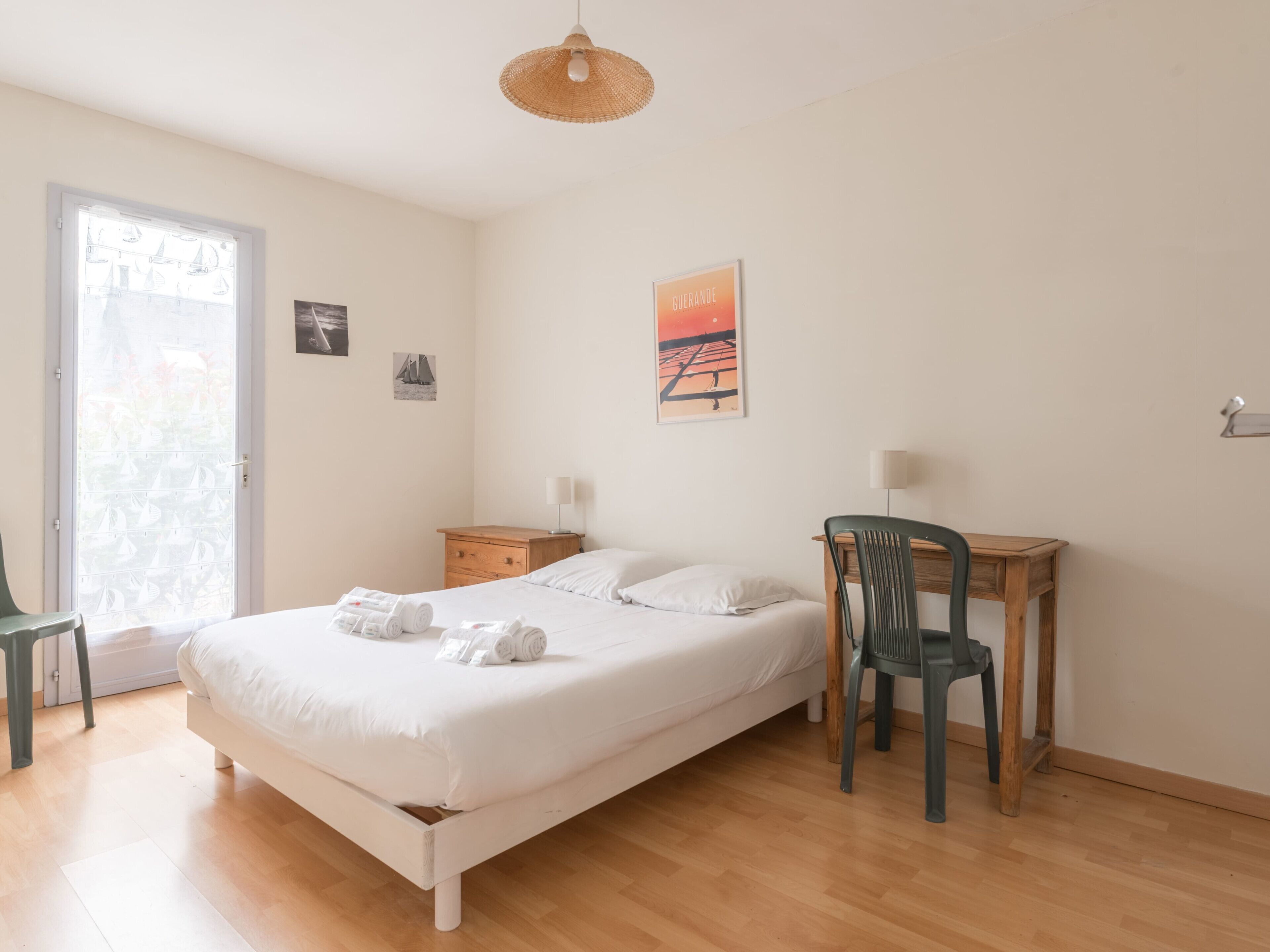 4 slaapkamers, een strijkplank/strijkijzer, wifi, beddengoed