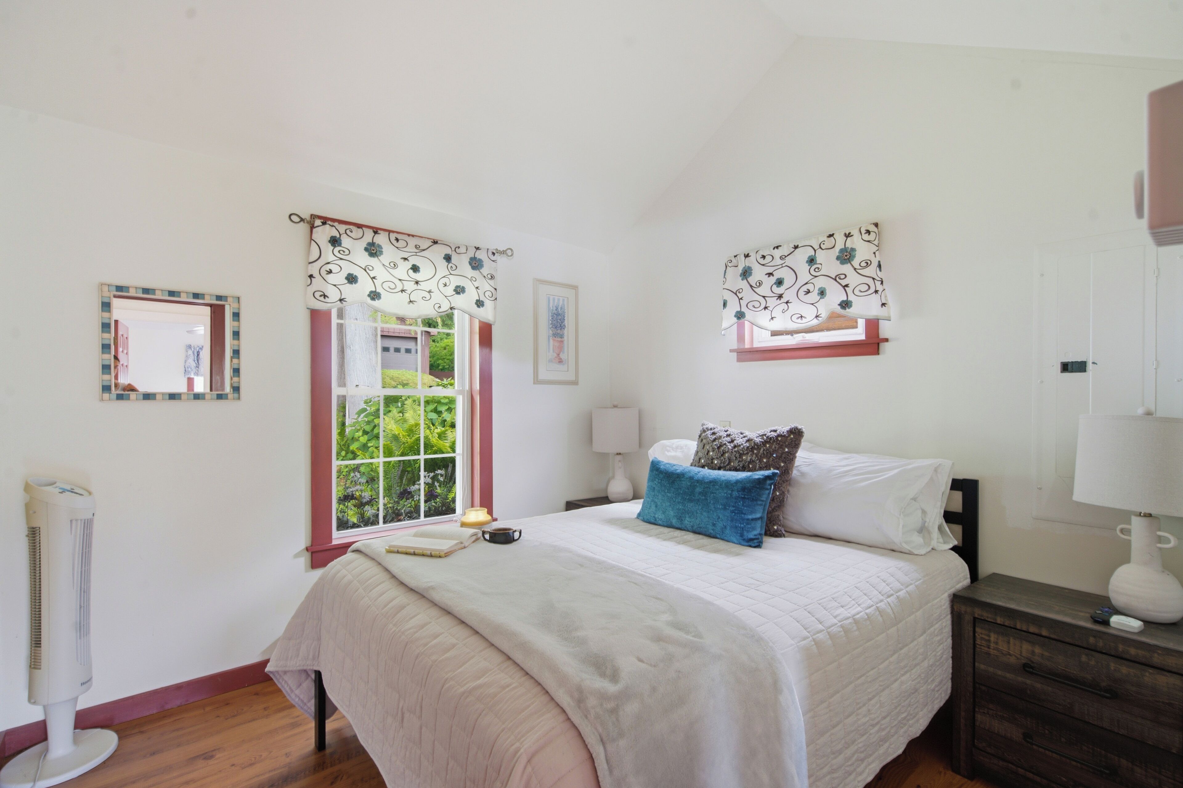 2 bedrooms, iron/ironing board, WiFi