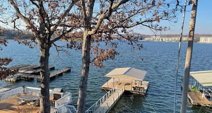 NEW LISTING! Cozy Lakefront Home with fantastic views, close to Bagnell Dam