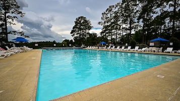 Seasonal outdoor pool, open 9:00 AM to 8:00 PM, cabanas (surcharge)