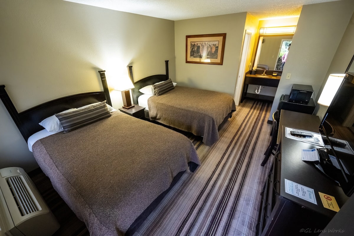 1 habitación, tabla de planchar con plancha, wifi gratis y ropa de cama