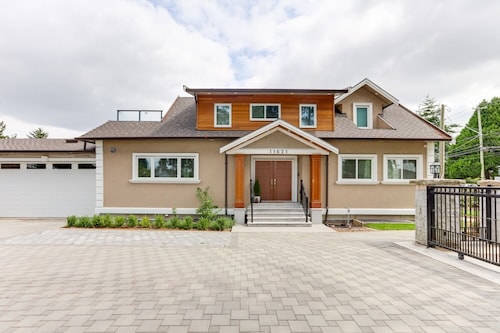 Superb Convenient North Delta Vacation Home with 6 Bed and 6 Bath