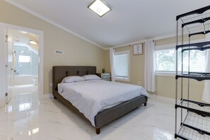 6 Schlafzimmer, Schreibtisch, Bügeleisen/Bügelbrett, kostenloses WLAN