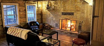 Luxury Glamping Yurt at River Mountain-Meadow View