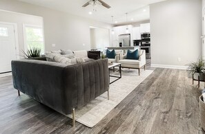 Smart TV - NEW! Pinehurst Eight Sleeps 10! (Pine Hurst)