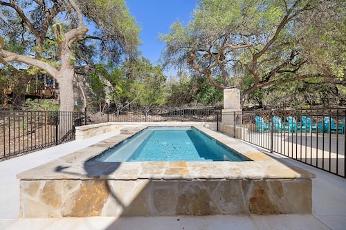 Los Encinos @ Frio River Vacation Rentals-Freshly renovated home with a pool