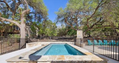 Los Encinos @ Frio River Vacation Rentals-Freshly renovated home with a pool