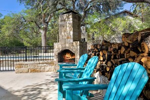 Property grounds - Los Encinos @ Frio River Vacation Rentals-Freshly renovated home with a pool (Concan)