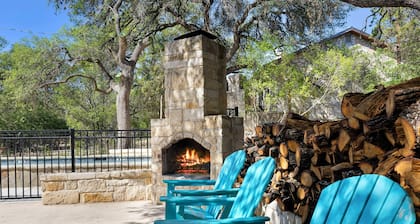 Los Encinos @ Frio River Vacation Rentals-Freshly renovated home with a pool