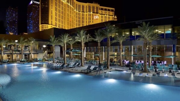 Pool - Elara, a Hilton Grand Vacations Club - 1 Bedroom Grand - 1BR (Las Vegas)