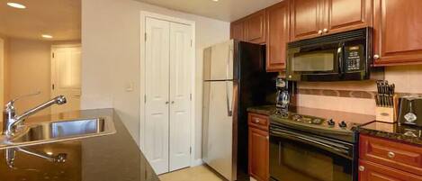 Fridge, microwave, stovetop, dishwasher