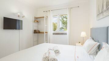 3 bedrooms, iron/ironing board, free WiFi, bed sheets