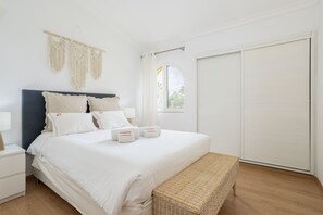 3 bedrooms, iron/ironing board, free WiFi, bed sheets