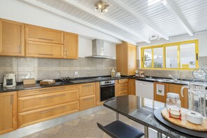 冷蔵庫、電子レンジ、オーブン、食器洗い機