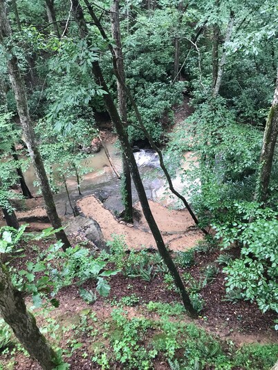 September Discount!!  River & creek, waterfall, hot tub, fire pit, dogs OK
