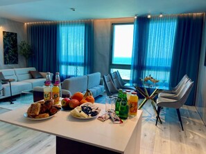 Executive Apartment | Premium bedding, desk, blackout drapes, soundproofing - C Tower Apartments (Netanya)