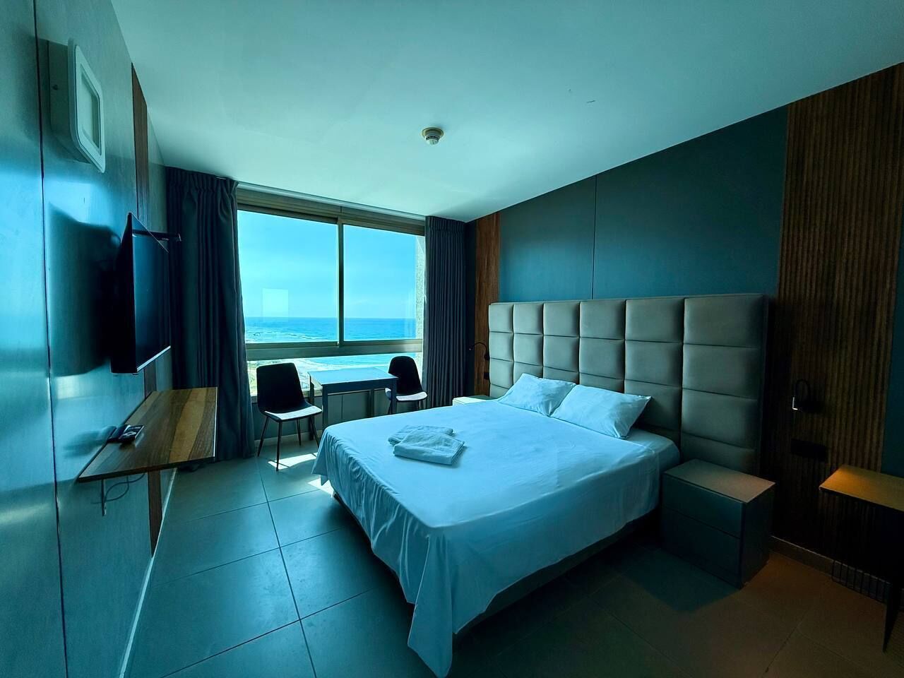 Classic Studio | Premium bedding, desk, blackout drapes, soundproofing