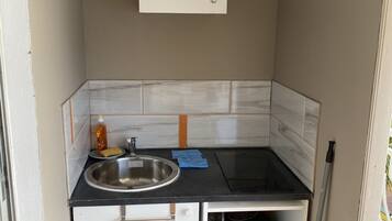 Coffee/tea maker, fridge, microwave, cookware/dishes/utensils