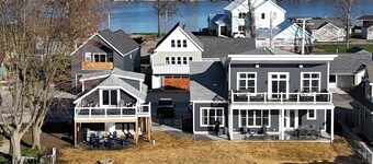 SUNSET RETREAT-Brand New Luxury 4BR, 4.5BA waterfront, best sunsets on the lake!