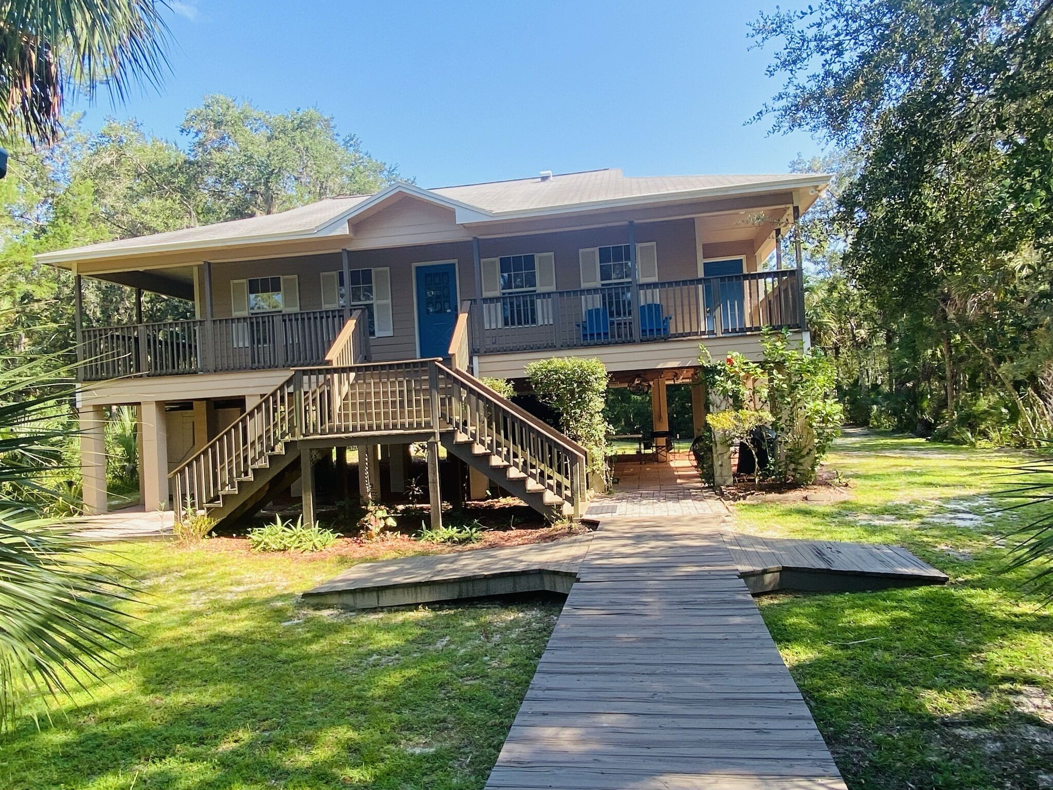 Hideaway at Mason Creek stilt home on the water in the heart of Old Homosassa