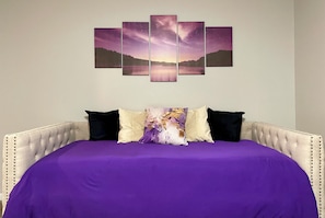 3 bedrooms, desk, iron/ironing board, free WiFi - Fun Family Place with Extras and Space  (Ames)