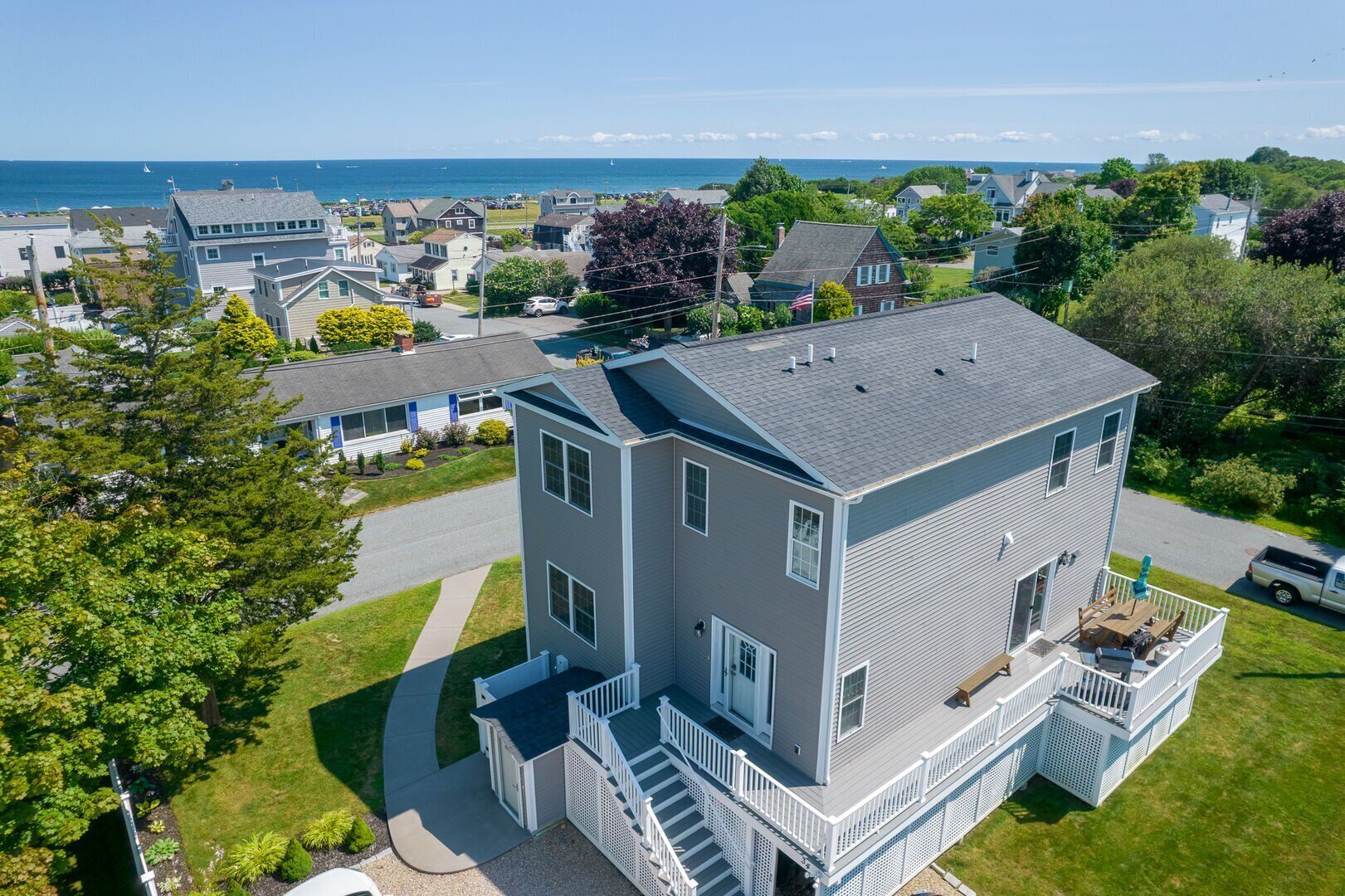 Ocean Views,150 yards to Scarborough Beach, 6 Bedrooms, 3.5 Bathrooms