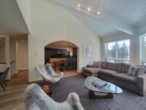 TV - Grand Hyatt| Contempaorary, large creekside condo w/ wood burning fireplace & large modern kitchen (Vail)