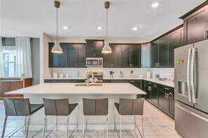 Fridge, microwave, oven, stovetop - Amazing 6 BR STOREY LAKE RESORT, ideal location, close to everything 2753 (Kissimmee)