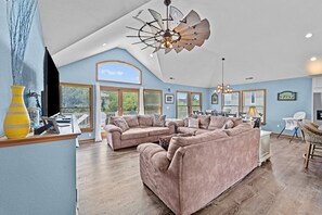 TV, fireplace, stereo