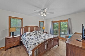 8 bedrooms, free WiFi, bed sheets