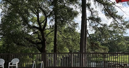 Lakeside studio - Affordable Month to Month, Golf, Pools, Quiet