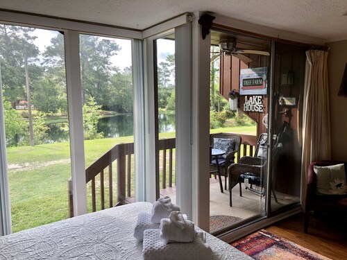 Lakeside studio - Affordable Month to Month, Golf, Pools, Quiet