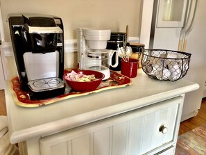 Interior - Lakeside studio - Affordable Month to Month, Golf, Pools, Quiet (Diamondhead)
