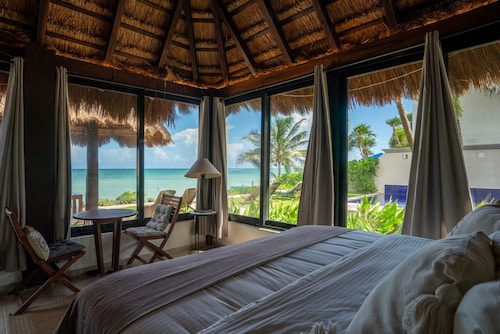 BEACHFRONT LUXURY VILLA ON A PRIVATE BAY