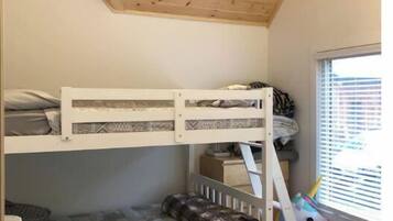 4 bedrooms, free WiFi, bed sheets