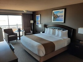 高档床上用品、羽绒被、遮光窗帘、熨斗/熨衣板