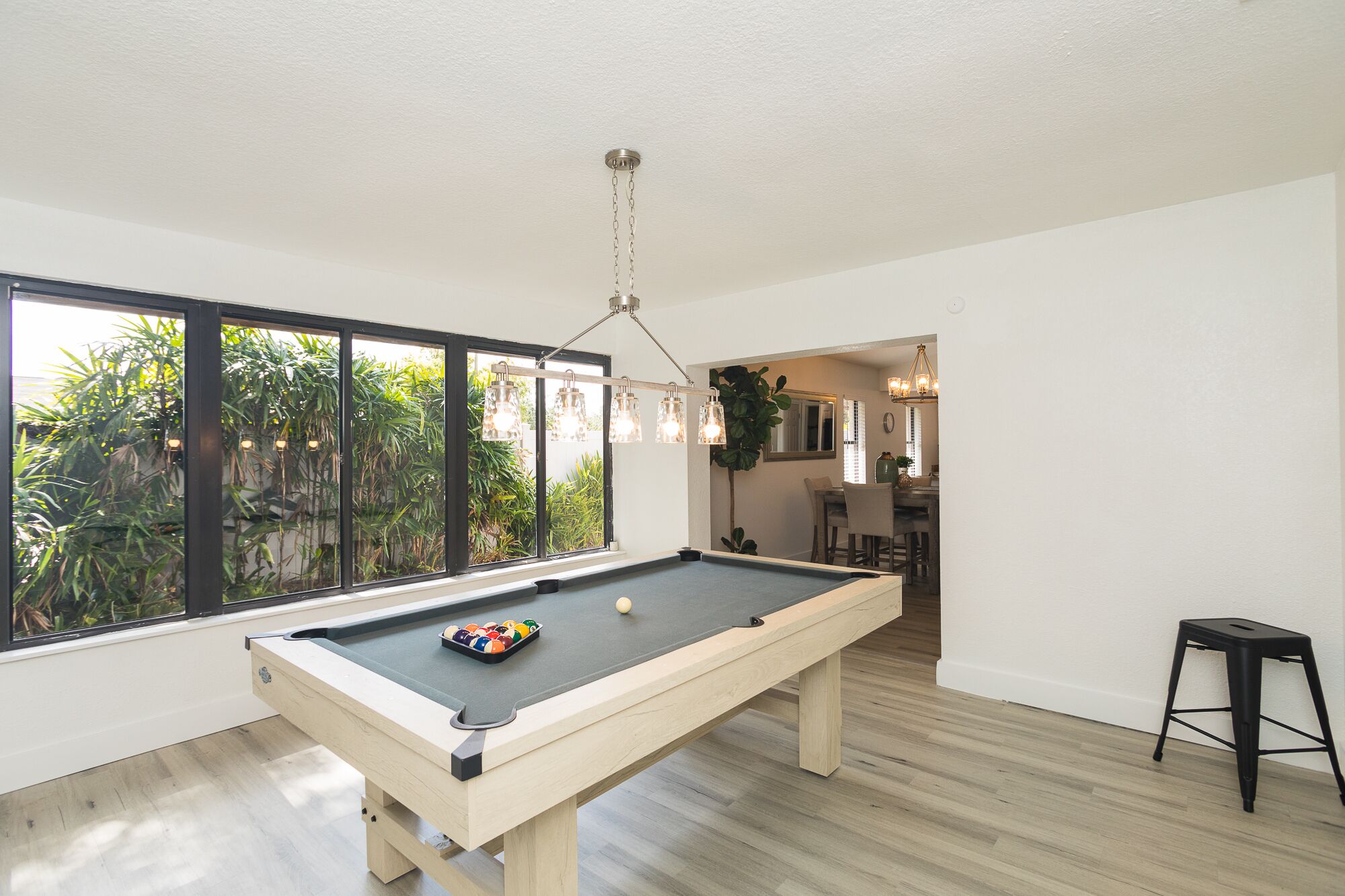 Cool home! Near Tampa & Orlando! Pool table & Movie room! 