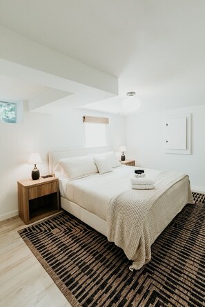 3 bedrooms, iron/ironing board, WiFi, bed sheets - CITY COTTAGE, CITY COTTAGE GETWAY, FENCE BACKYARD (Saint Paul)