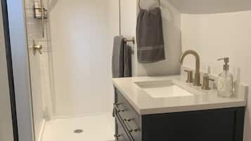 Combined shower/bathtub, hair dryer, towels, soap