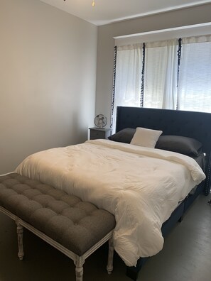 4 Schlafzimmer, Schreibtisch, Bügeleisen/Bügelbrett, Reisekinderbett