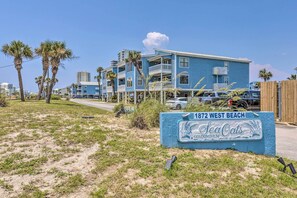 Exterior - Gulf Shores Condo: Private Balcony & Beach Views! (Gulf Shores)