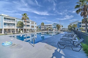 Pool - Gulf Shores Condo: Private Balcony & Beach Views! (Gulf Shores)